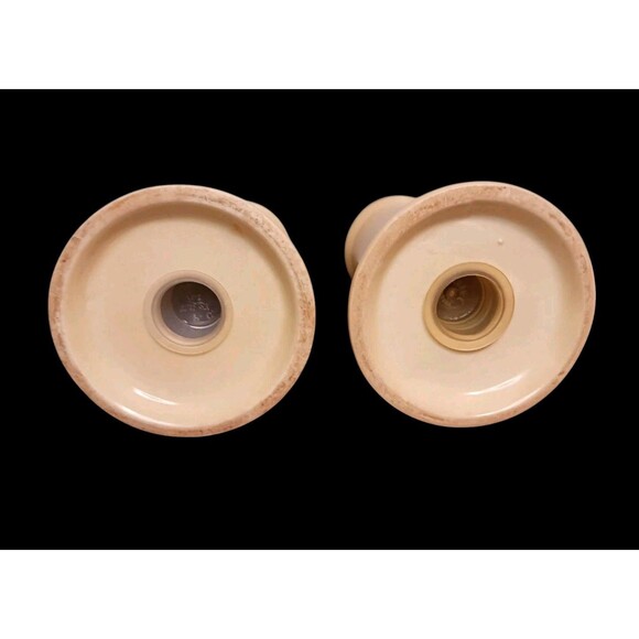 VTG Set of 2 Pfaltzgraff Village Pattern Cream Salt And Pepper Shakers w/ Plugs - Picture 3 of 3